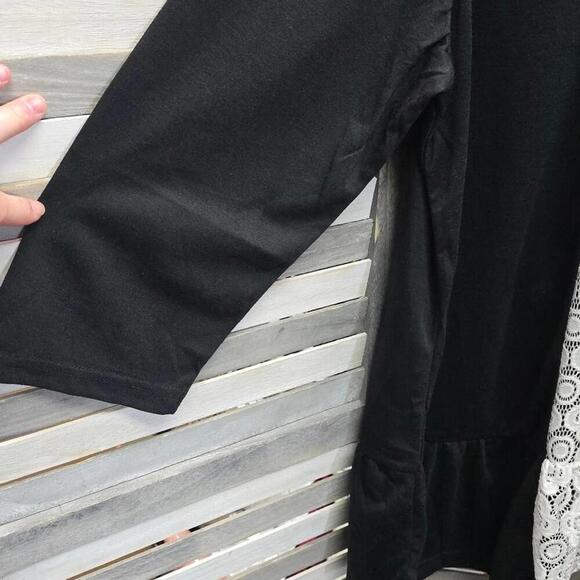 Black and White Lace Contrast Tunic | CW Classics | 3X - Picture 3 of 6